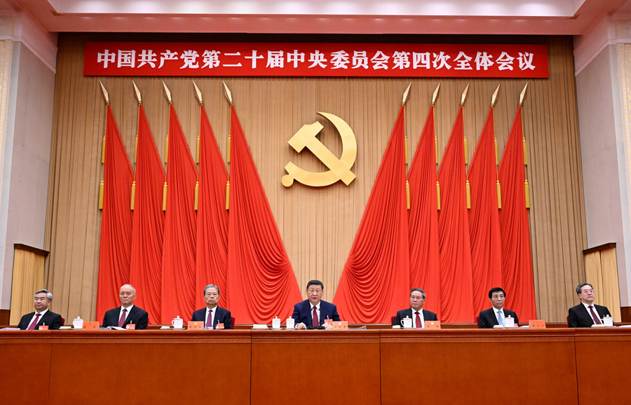中国共产党第二十届中央委员会第四次全体会议,于2025年10月20日至23日在北京举行。这是习近平、李强、赵乐际、王沪宁、蔡奇、丁薛祥、李希等在主席台上。新华社记者 申宏 摄